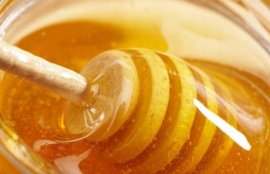 牛奶蜂蜜面膜怎么做？(牛奶蜂蜜怎样做面膜最好)