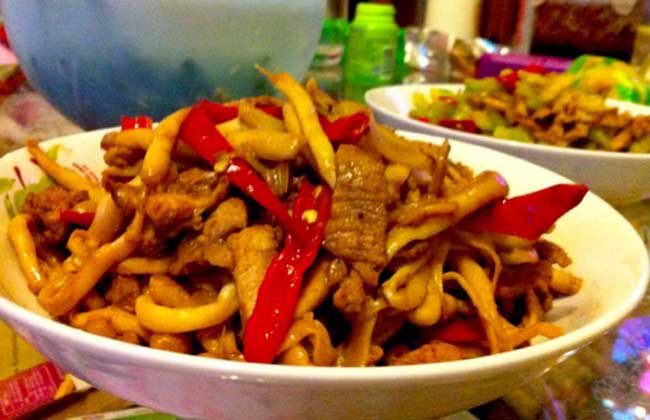 草菇炒肉的做法