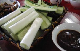 大葱不能跟什么一起吃(大葱相克相宜的食物有哪些)
